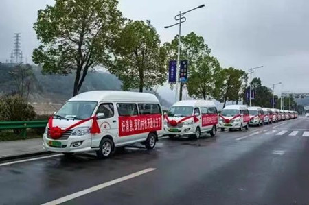 金旅客車：快遞“坐“上公交車，城鄉公交大有作為(圖2)